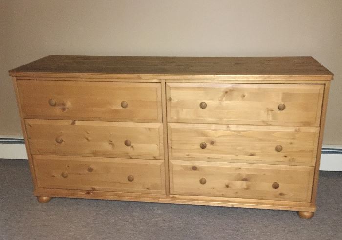 Pine chest of drawers 