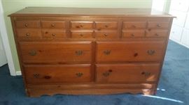 Solid wood dress w/easy sliding drawers /Great condition