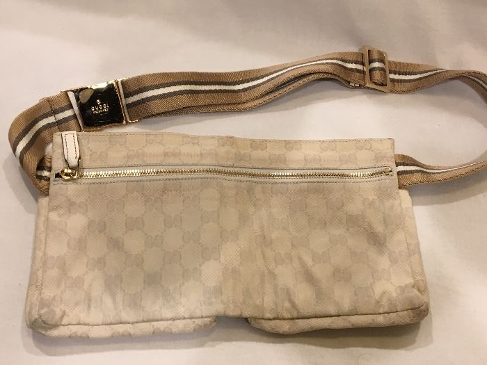 Authentic Gucci Wrap-Around Ladies purse, gently used condition