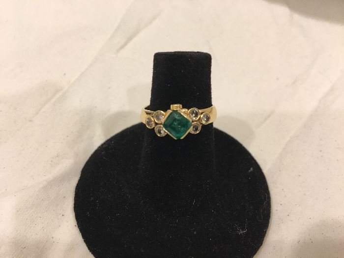 Vintage 18k gold diamond & emerald ladies ring