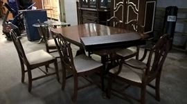 Vintage Dinning Room Table and 6 Chairs