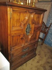 Wardrobe/Chest of Drawers