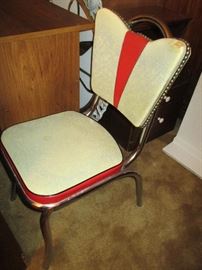 ONLY ONE Vintage kitchen chair