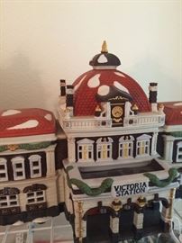 "Victoria Station" village piece