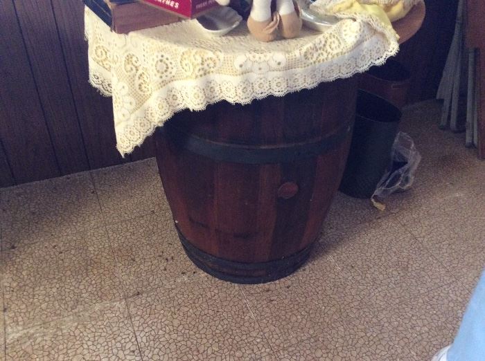 ANTIQUE AND IN GREAT CONDITION WINE BARREL