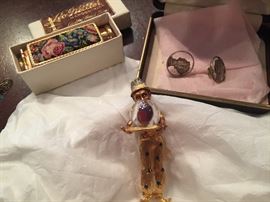 HAR rare to find Genie or fortune teller pin