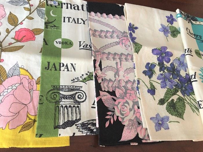 Here are some beautiful vintage dish towel -- all are in pristine and unused condition. Almost worthy of framing!