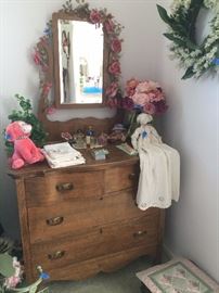 Vintage Dresser w/Mirror