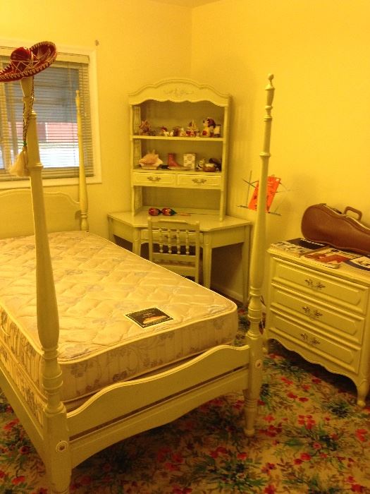 This is the room your little girl has been dreaming of! Made by Henry Link, the bed is twin size and has a canopy top with it!