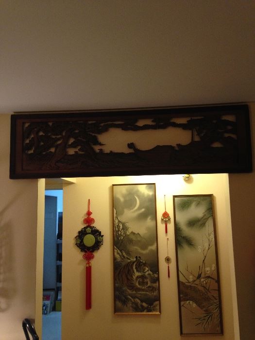 Beautiful carved wood wall hanging! Additional wall décor!