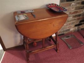 Drop side occasional table