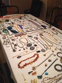 Costum jewelry