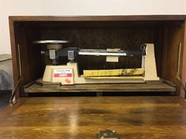 OHAUS TRIPLE BEAM BALANCE SCALE