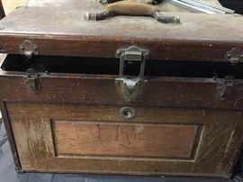 WOOD TOOL BOX