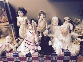 Vintage/antique dolls/ Steiff Bears
