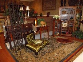 Wellington Hall drop leaf pembroke table