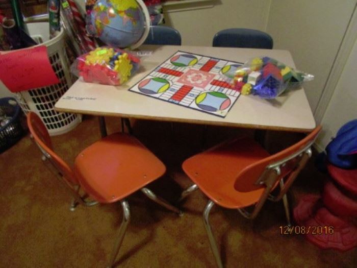 Adjustable table with 4 chairs.  Table very sturdy as are the chairs.  Good weight on all.