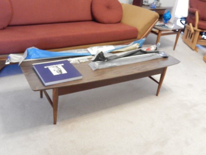 LANE MID-CENTURY COFFEE TABLE TO MATCH END TABLES
