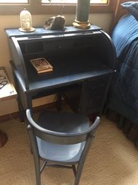 Small rolltop desk w/chair