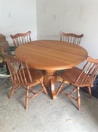 Kitchen table w/4 chairs