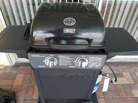 Like new self starting gas grill