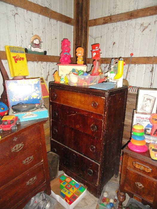 Estate/Tag Sale Inside Private Home in Kouts, IN starts on 11/17/2016