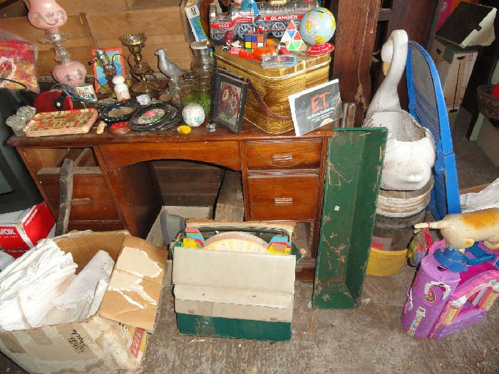 Estate/Tag Sale Inside Private Home in Kouts, IN starts on 11/17/2016