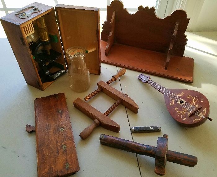 Old Microscope and wooden primitives 