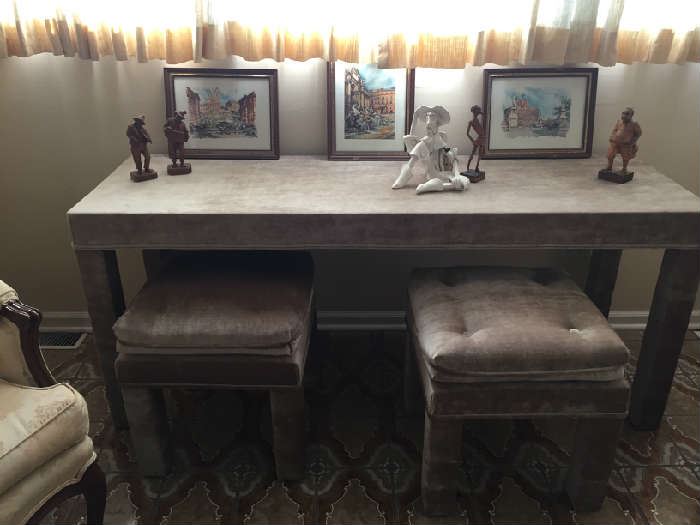 Sofa table with 2 matching ottomans