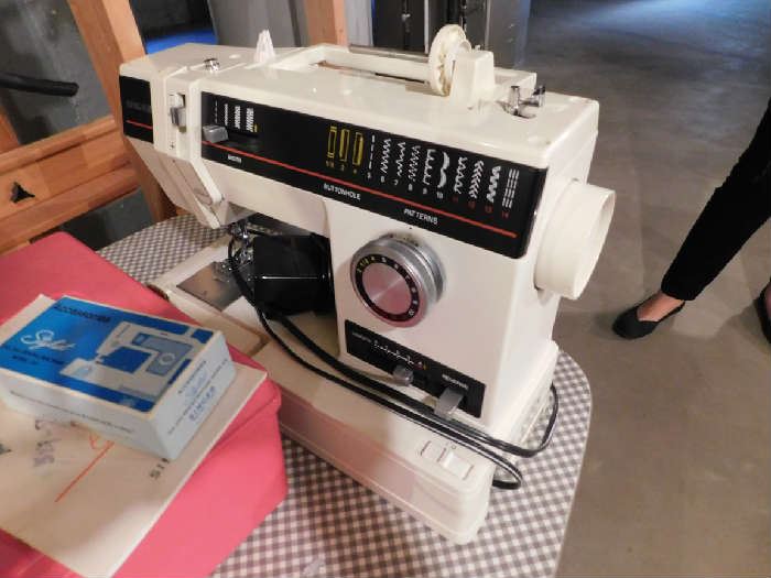 Singer electric sewing machine