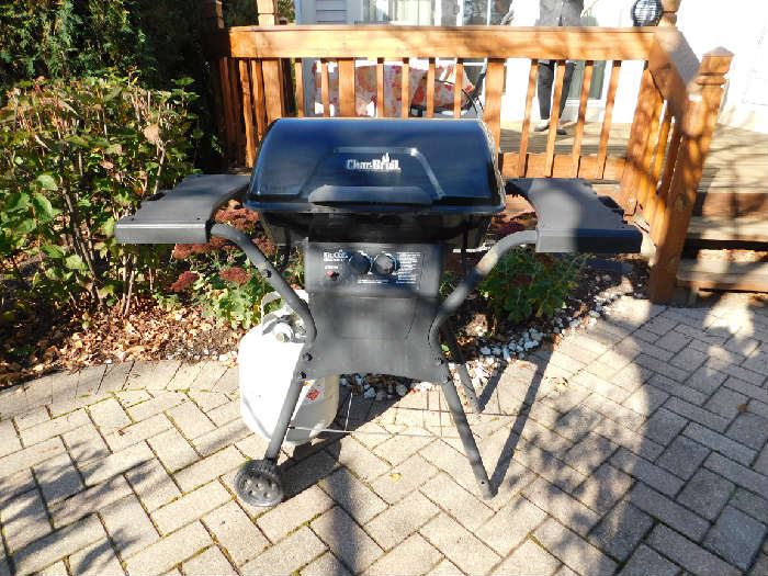 Very nice propane grill