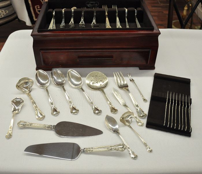 Gorham Chantilly serving pieces and individual butter knives