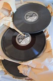 100+ Edison 45 records in excellent condition