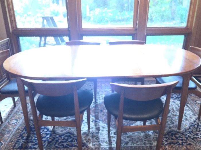 mid-century table with 6 chairs and leaves