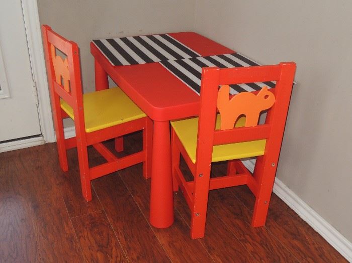Children's kitchen dining table with 2 chairs