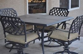 Patio Table w/4 chairs