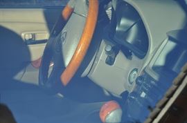 CLEAN, NON-SMOKING, LEATHER AND WOOD GRAIN INTERIOR