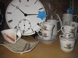 Ralph Lauren platter Wedgewood "pocket Watch", Villeroy & Boch Luxembourg coffee set, Cafe de Colombia "Royal Extra" by Corona 