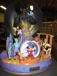 Fantasia musical and glitter globe statue