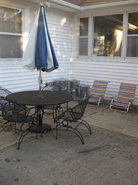 Patio table set 4 chairs with umbrella