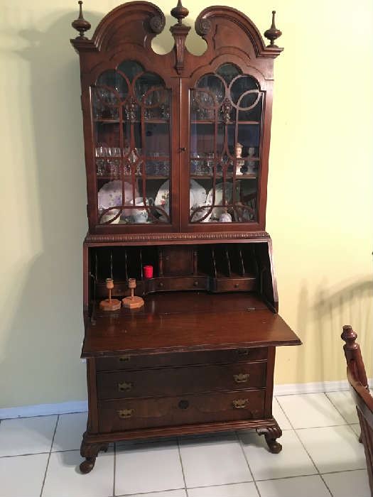 QUEEN BEE ESTATE TIL YOU DROP starts on 11/10/2016