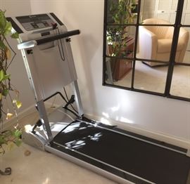 Horizon Fitness 58" long Evolve Compact Apartment size Treadmill.               $150.0