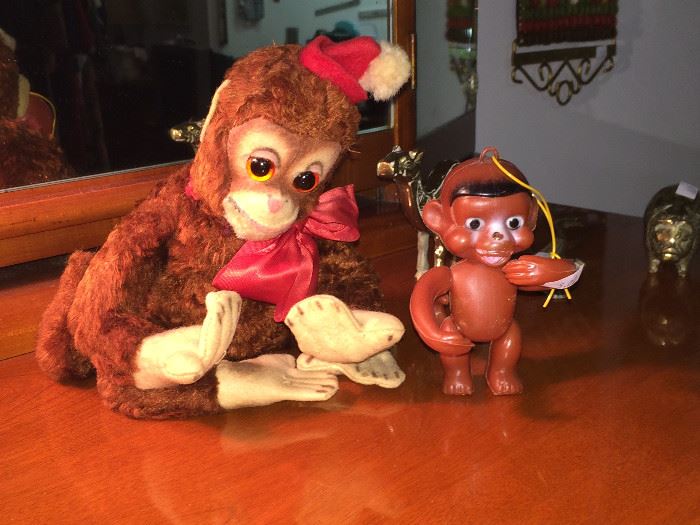 Vintage monkeys: Jointed monkey (left), plastic carnival toy monkey (right, made in Hong Kong)