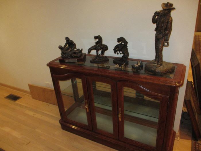 console display cabinet and sculptures