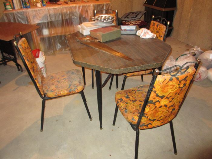 Mediterranean table & chairs