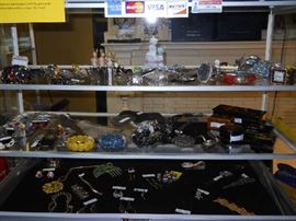 jewelry, Lladro w/box, lacquered boxes, etc.