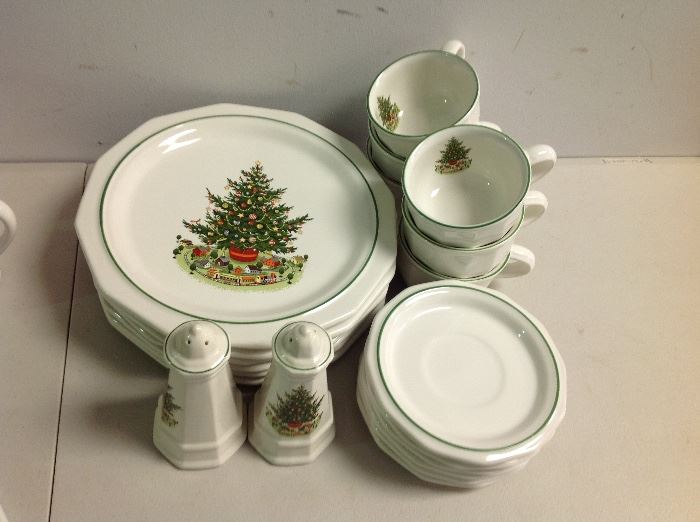 Pfaltzgraff "Christmas Heritage" - Approx. 20 Pieces - 1 of 2 Sets