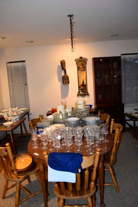  Glassware, porcelain, dining furniture.