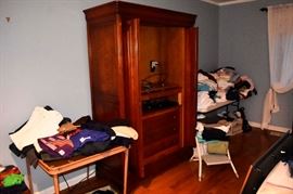  Armoire fitted for tv.