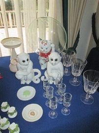 2 stunning ceramic white Capachin monkey figures, made in Italy. An Asian "good luck" ceramic cat too.